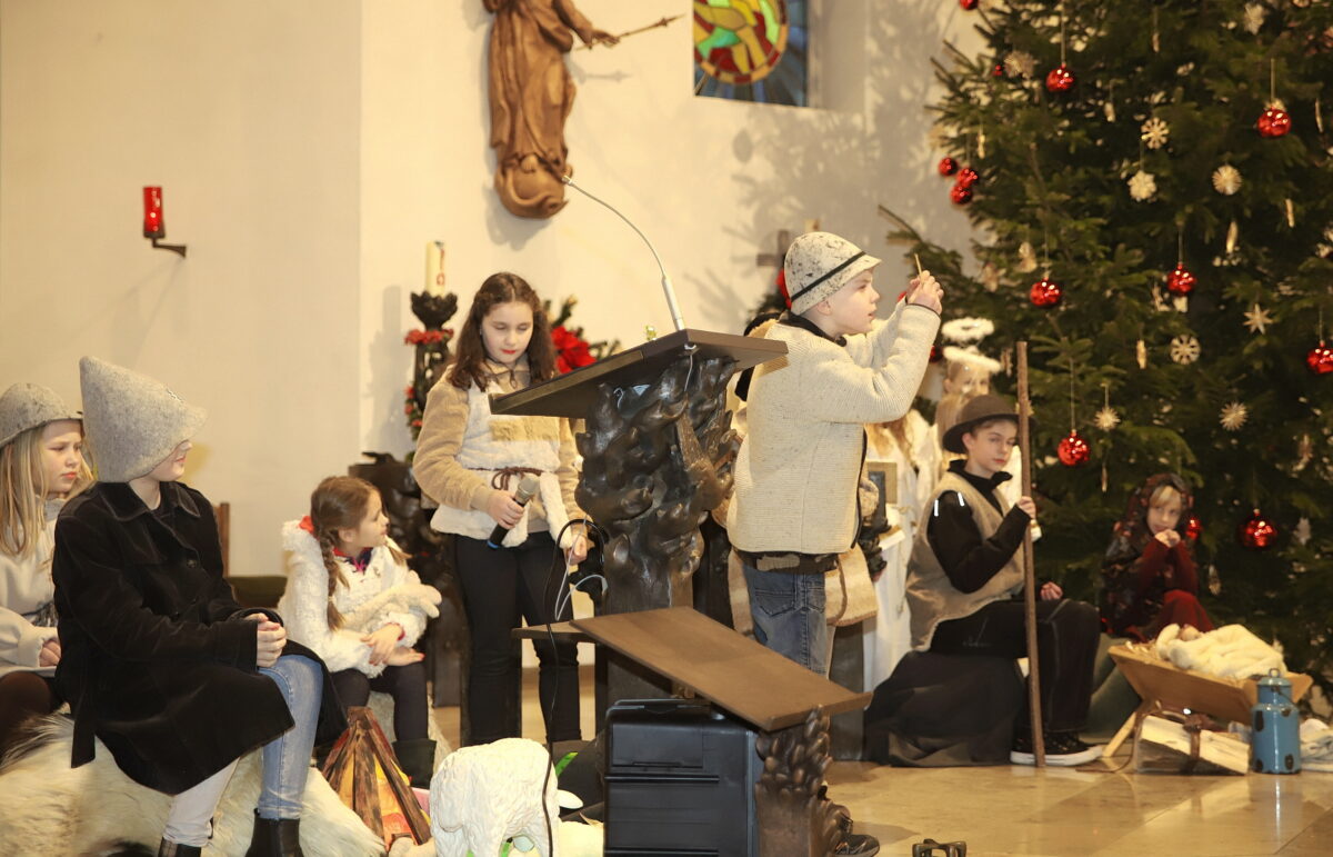 Ökumenisches Krippenspiel in der Pfarrkirche