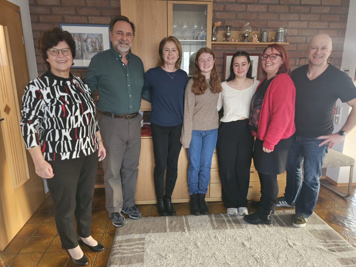 Deutsch-amerikanisch-australisches Freundschaftstreffen mitten in Albersrieth