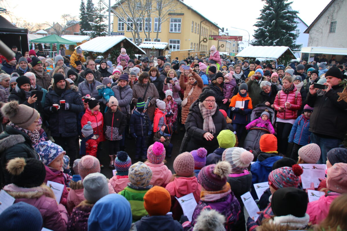 Zwei Christkinder für den Pressather Weihnachtsmarkt