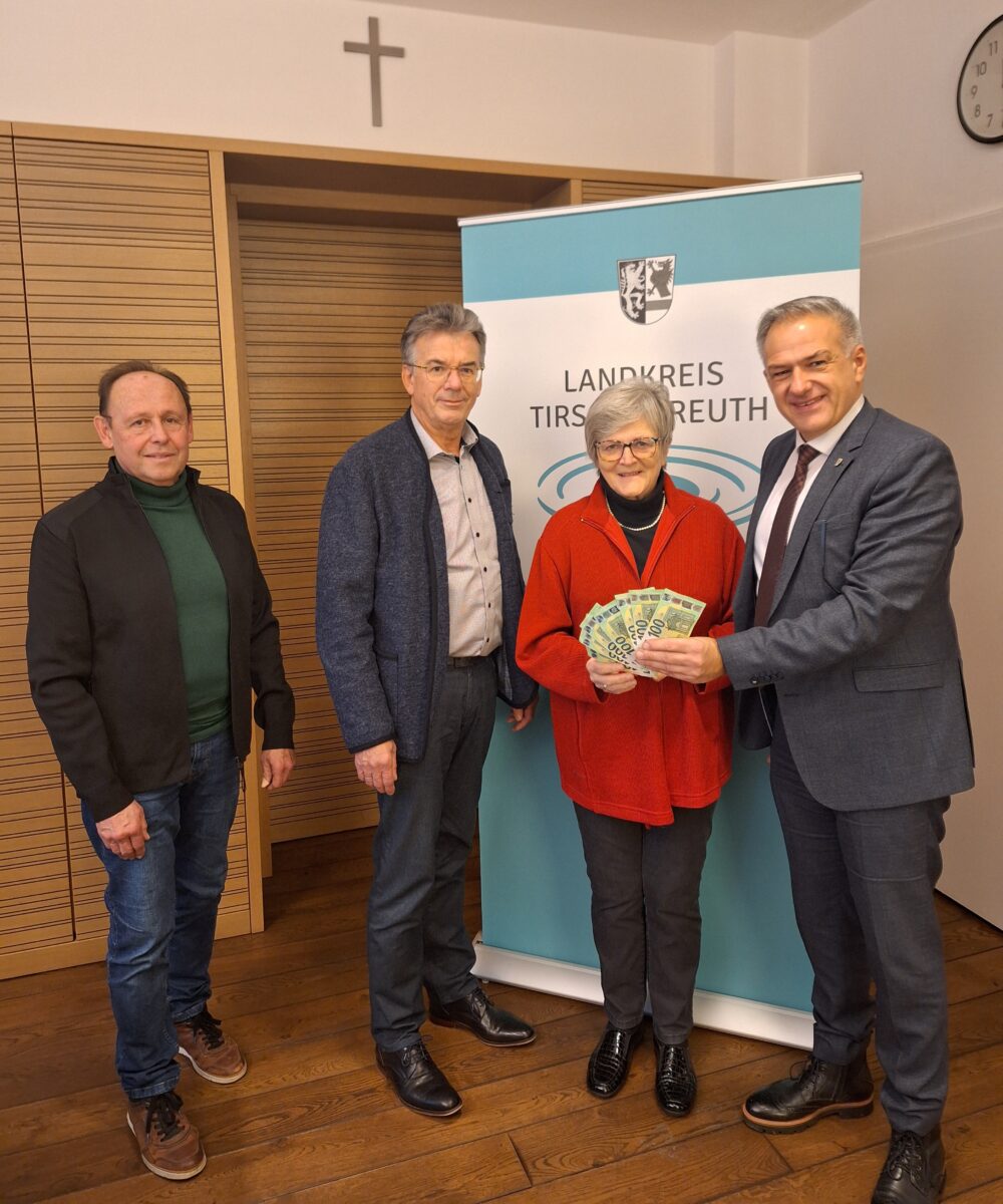 Spendenaktion bei Weihnachtsfeier des Landratsamtes