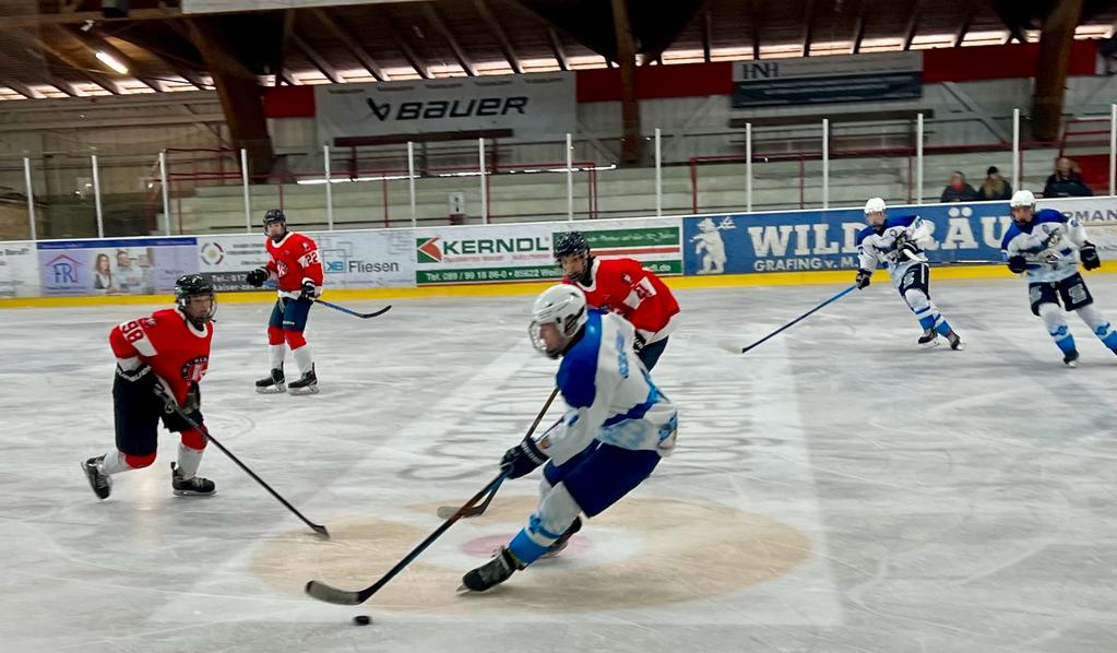 Young Blue Devils: U 15 fegt ungeschlagenen Spitzenreiter Erding mit 14:5 vom Eis