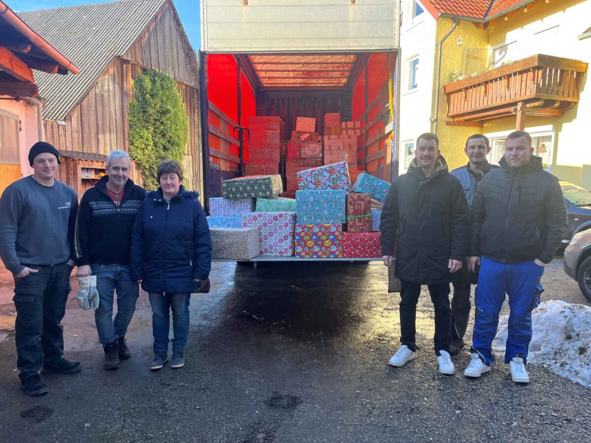 Insgesamt 36 Weihnachtspakete des CSU-Ortsvereins und der Schule Eslarn