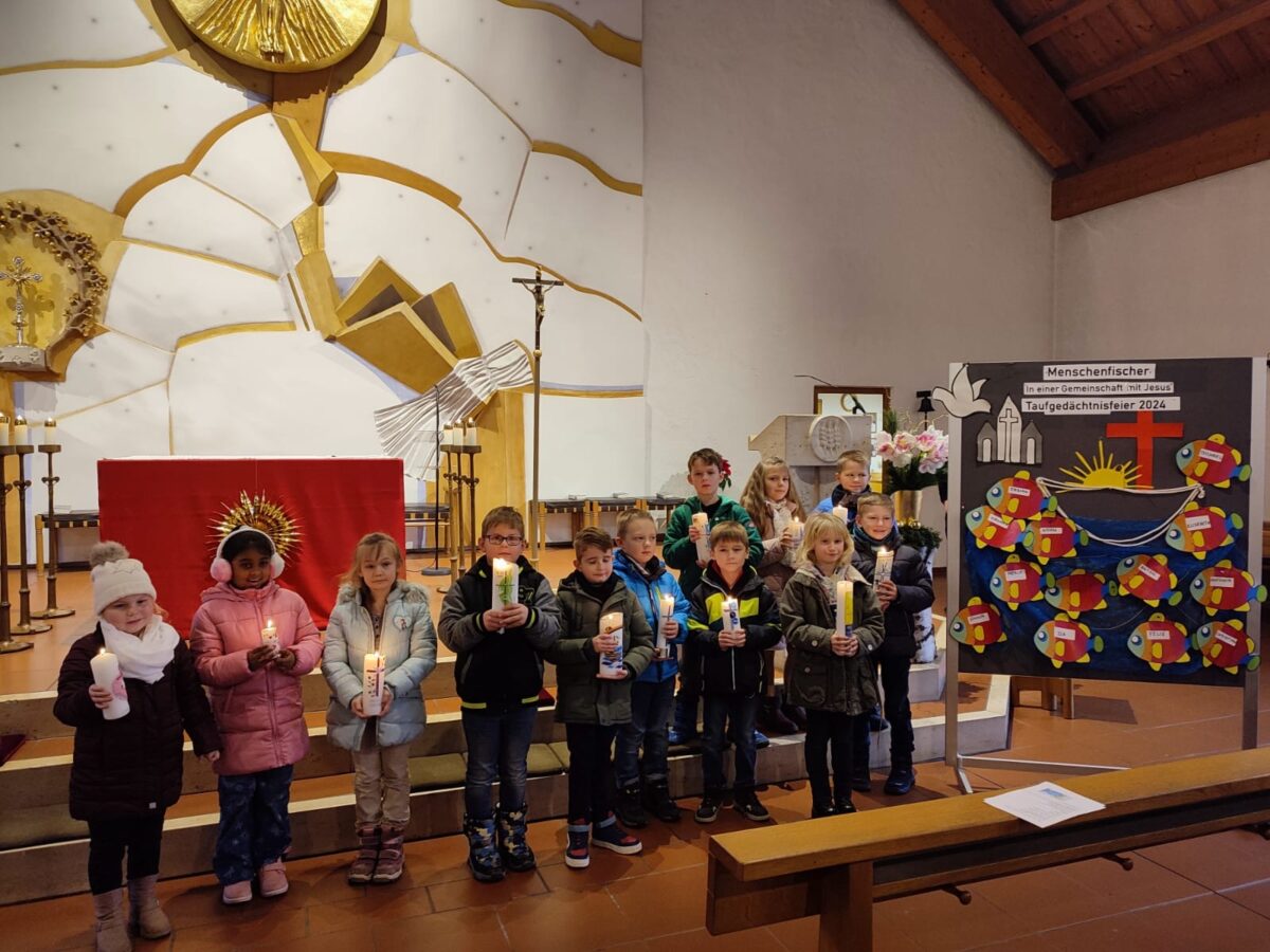 Kinder stehen mit Jesus stark in der Gemeinschaft