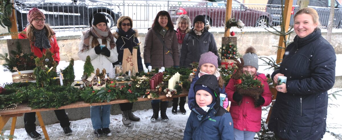 Flosser Adventsbasar in winterlicher Landschaft hatte großen Zuspruch
