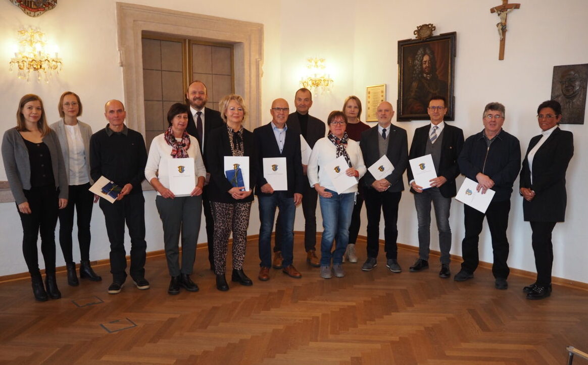 Landkreis Neustadt/WN bedankt sich bei Mitarbeitern