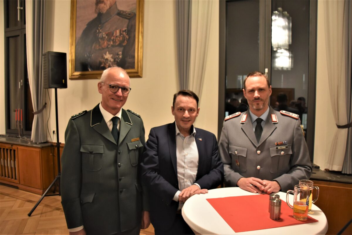 Viele Gäste bei Bundeswehr in Weiden zum Jahresbeginn