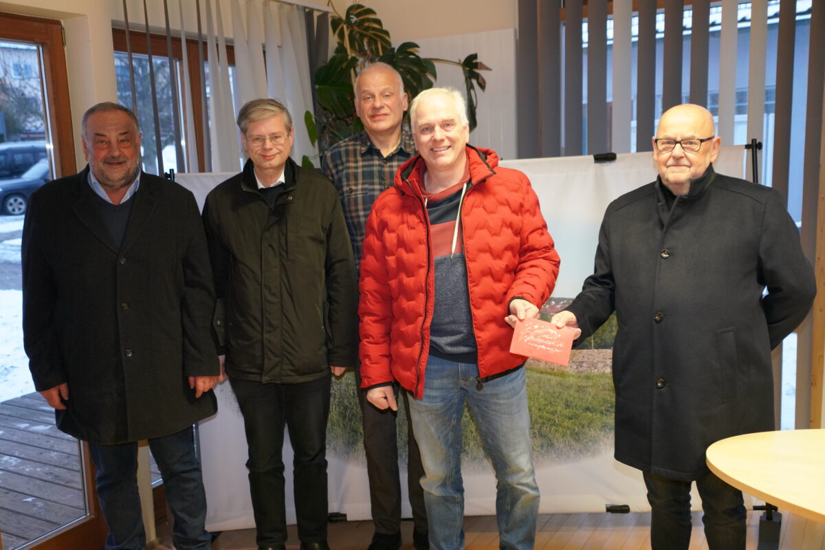 Waldthurner Schreiner spendet 2000 Euro