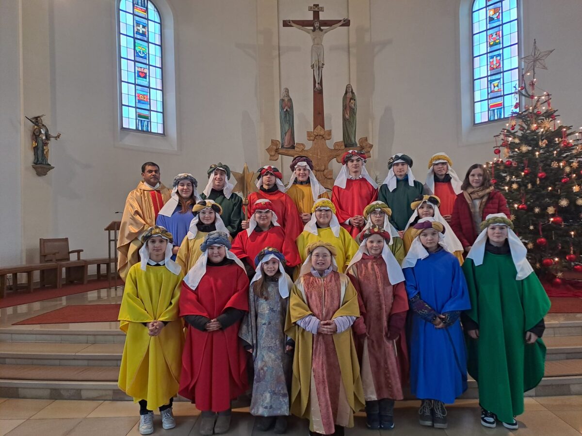 Dreikönigsgottesdienst in Weiherhammer vereint fröhliche Stimmen