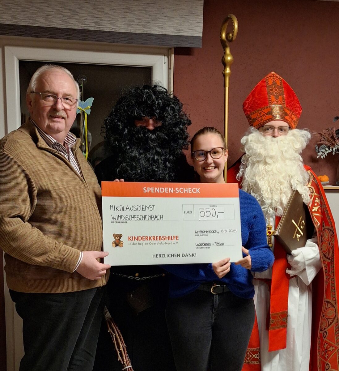 Nikolaus tut doppelt Gutes: Spende an Kinderkrebshilfe