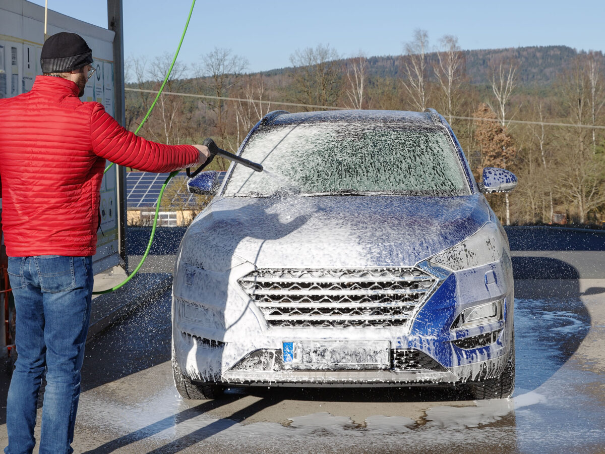 Autowaschen im Winter: Das müssen Autofahrer wissen