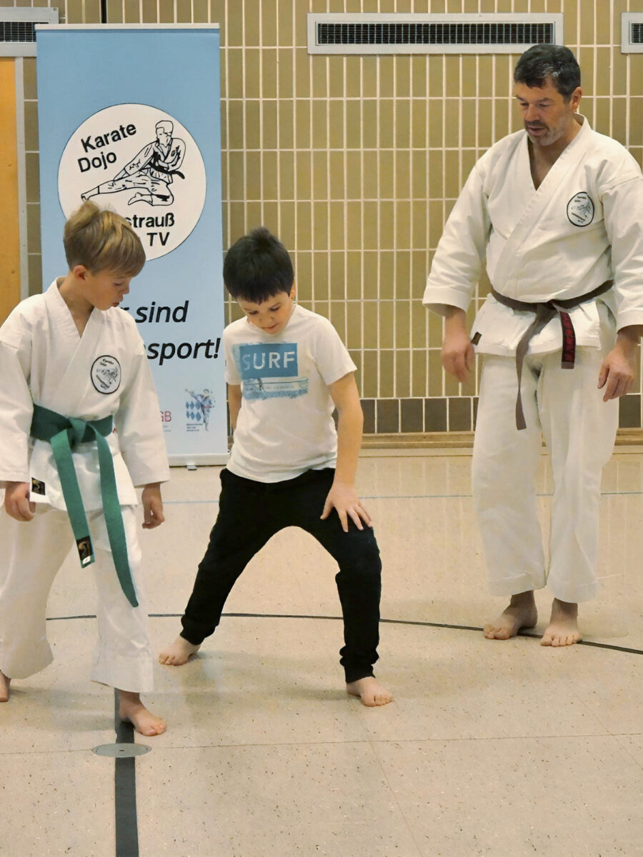 Der Weg der „leeren Hand“ – Interessierte erlernen erste Karate-Techniken