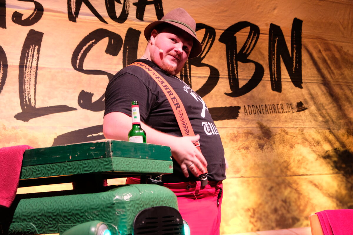 Comedian Addnfahrer begeistert 1.000 Fans in Grafenwöhr