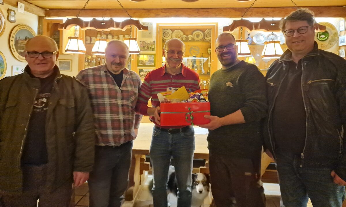 Feuerschützen gratulieren Georg Hecht