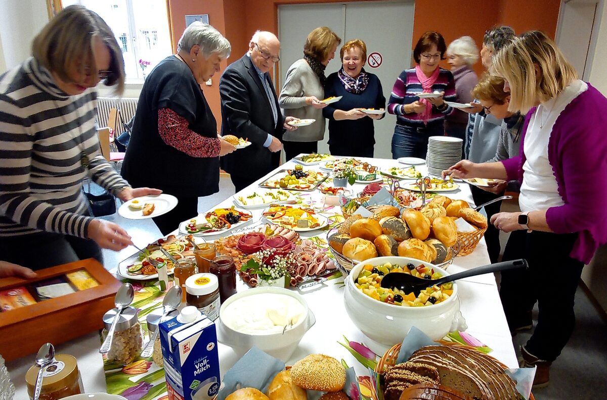 Frauenbund Schirmitz startet mit festlichem Frühstücksbuffet ins Jahr 2024