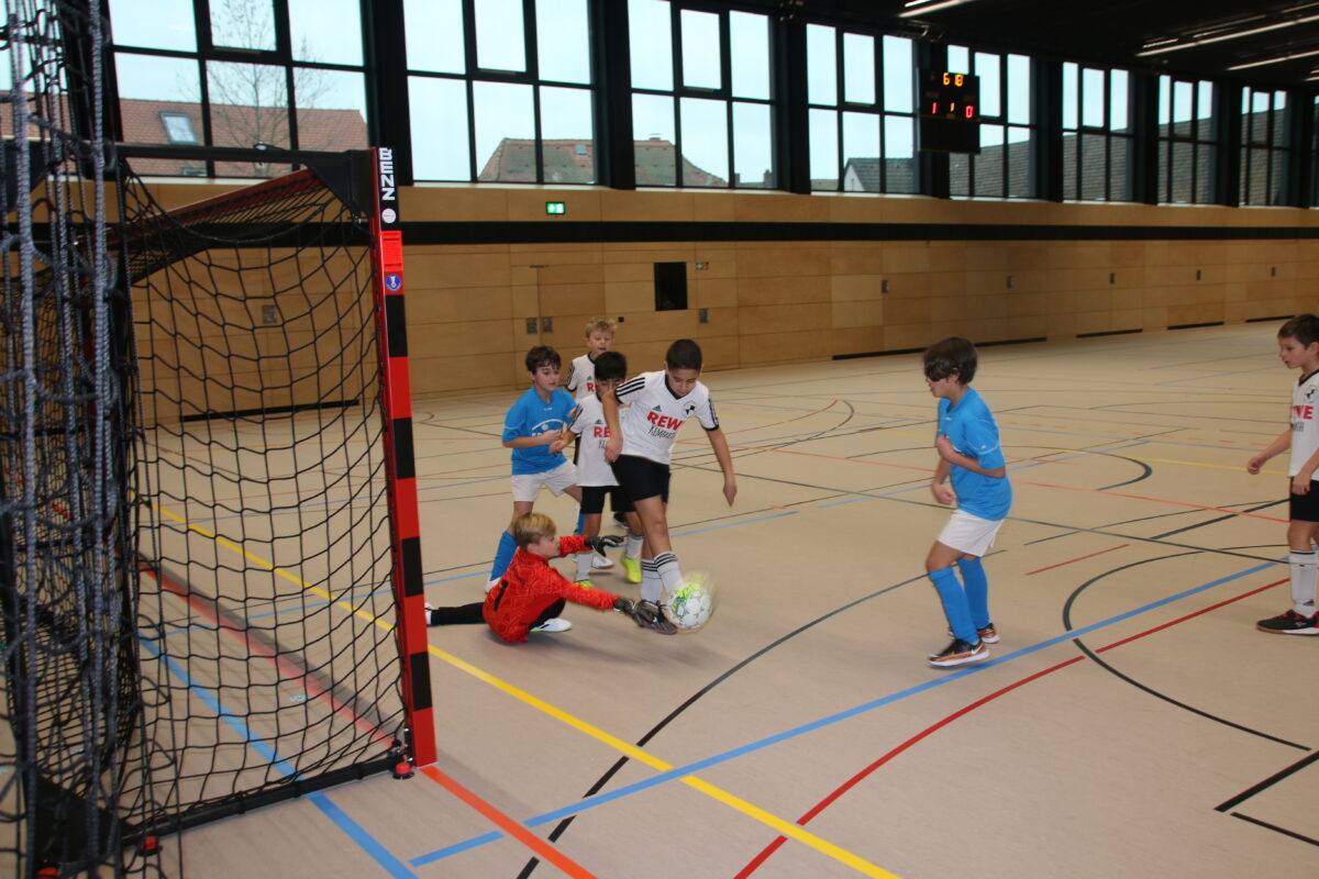 Die jungen Ballzauberer liefern sich packende Partien – Stadthalle besteht Stresstest