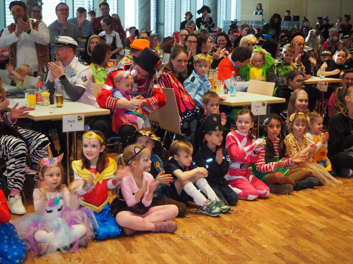 Kinderfasching in Neustadt: Ausgelassene Stimmung und Ehrungen