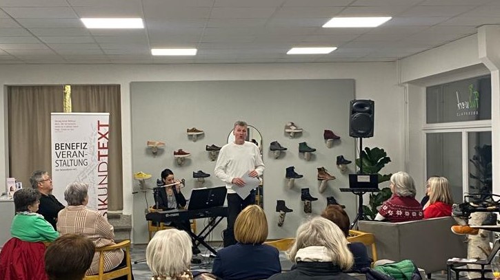 „Musik und Text“-Benefizveranstaltung im Fußwerk Oberpfalz berührt Herzen