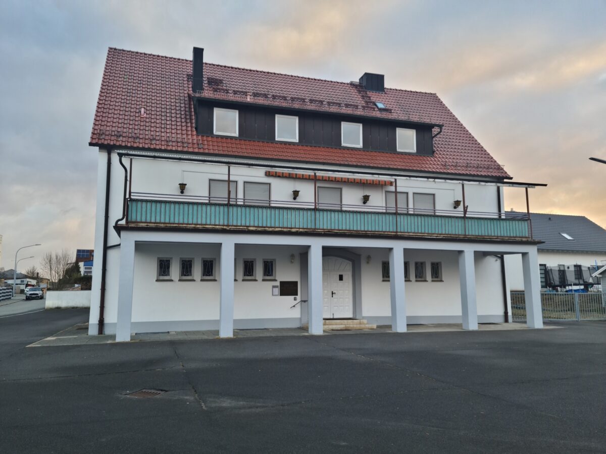 Anregungen für Kulturmanager: Elvis-Statue und Kneipenfestival