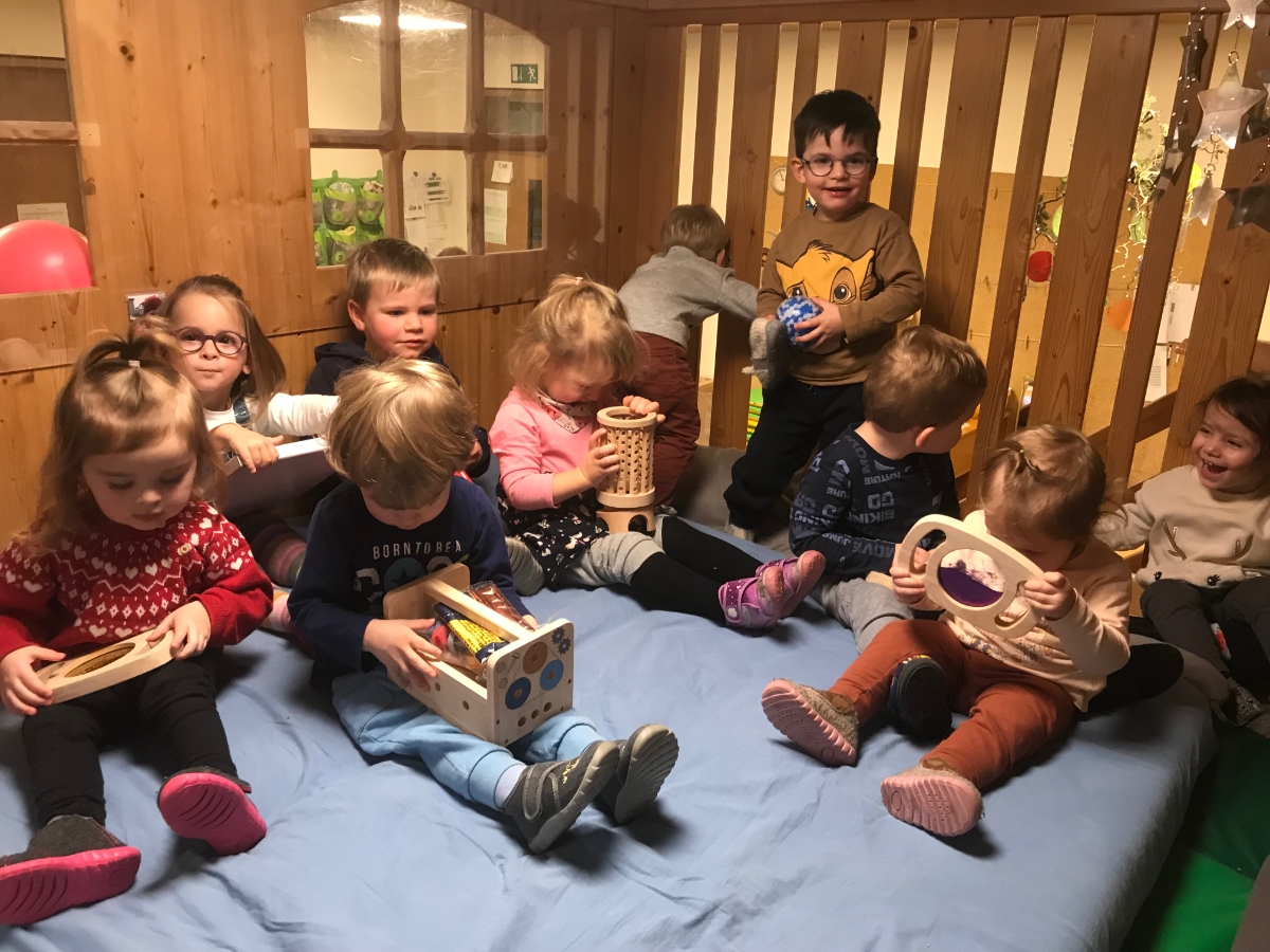 AWO Flossenbürg sorgt für gut gefüllte Geschenketische im Kindergarten