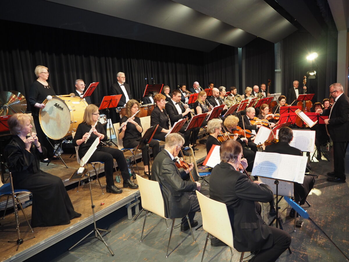Neustädter Salonorchester begeistert mit Silvesterkonzert