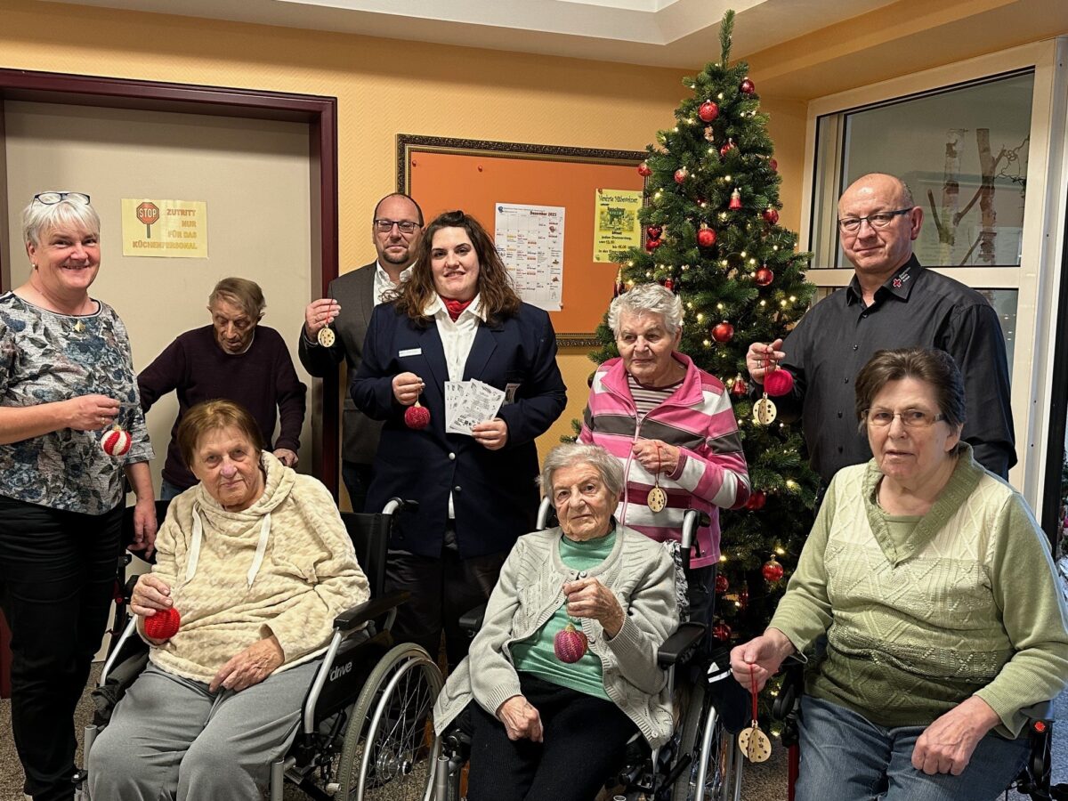 Weihnachtsaktion:  Jugendrotkreuz bringt Freude