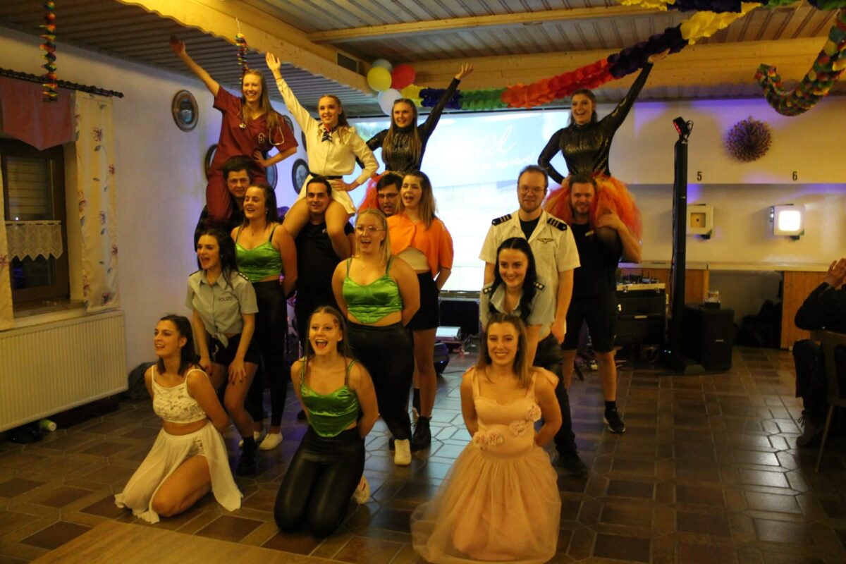 „Public Surprise“ begeistert beim Schützenball in Pfrentsch