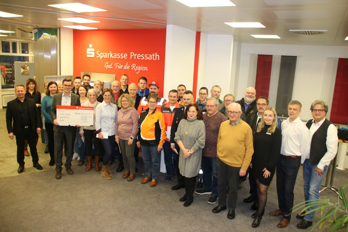 Sparkasse spendet 16.640 Euro an Pressather Vereine