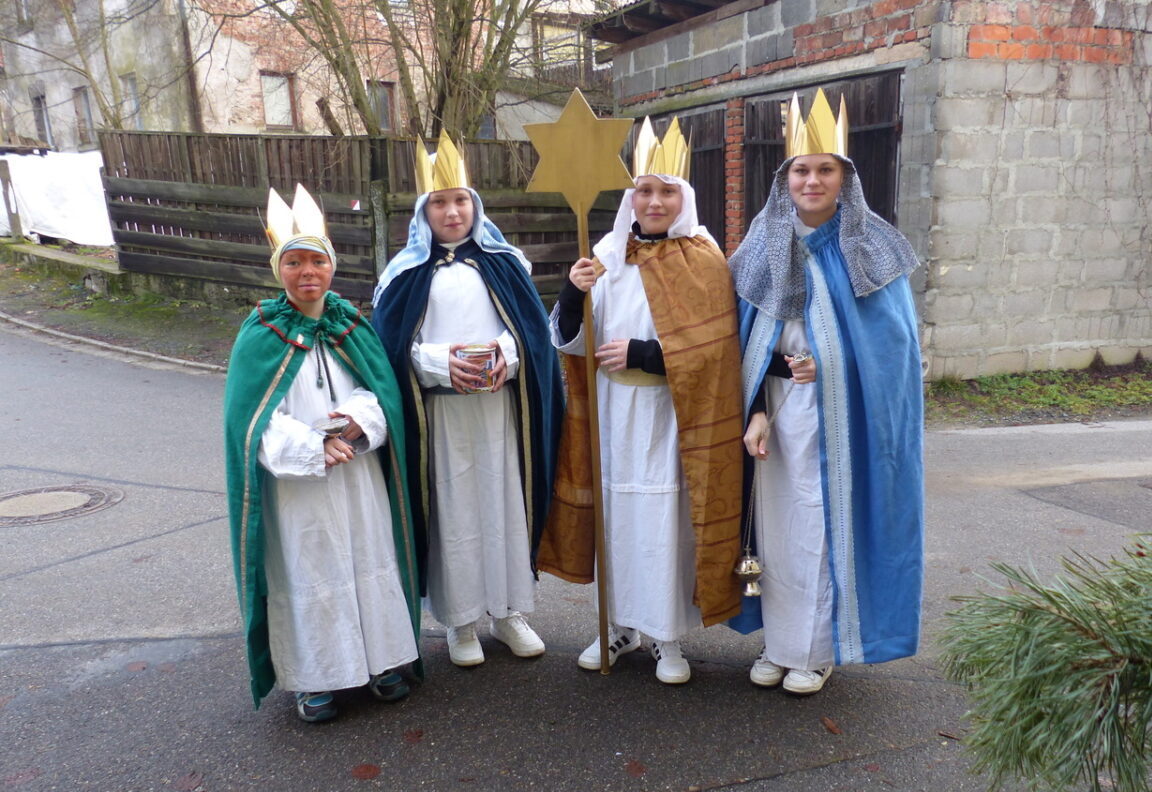 Sternsinger in Döllnitz und Leuchtenberg unterwegs für Gutes