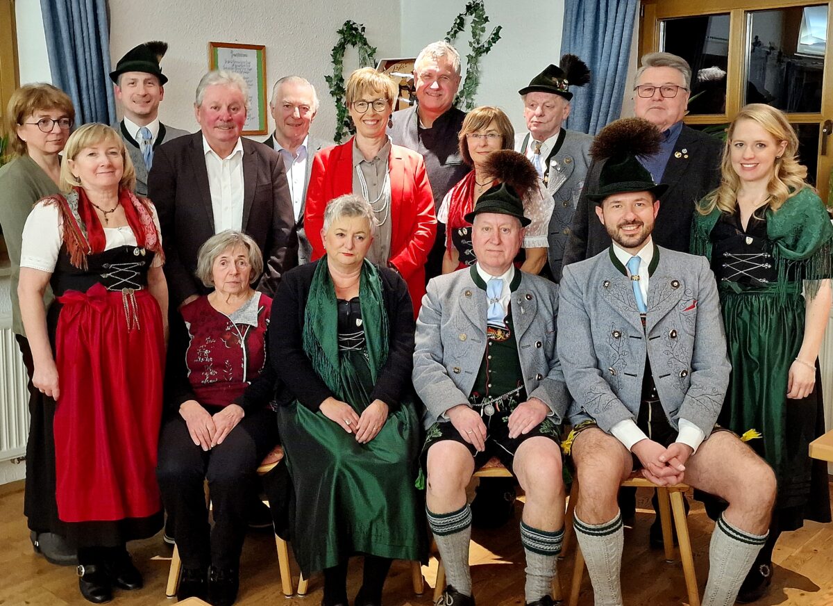 Jahreshauptversammlung des Trachtenvereins Almrausch Stamm Weiden mit Neuwahlen