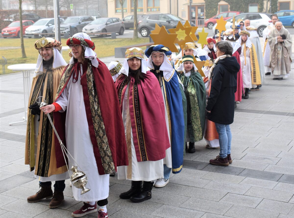 Sternsinger Grafenwöhr: Hilfe für Kinder und Segnung der Wohnungen