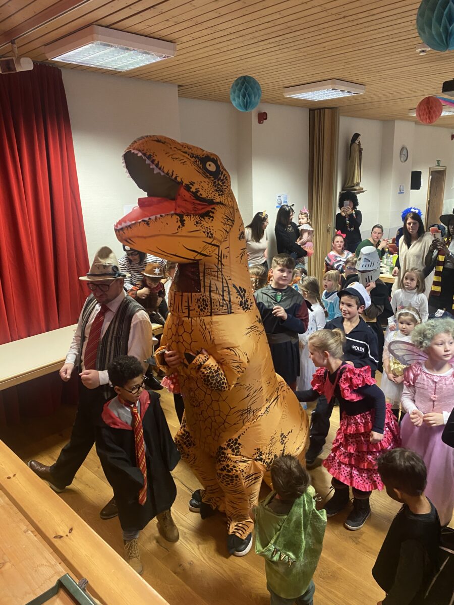 Kinderfasching im Theresienheim: Kleine Gäste feiern ganz groß