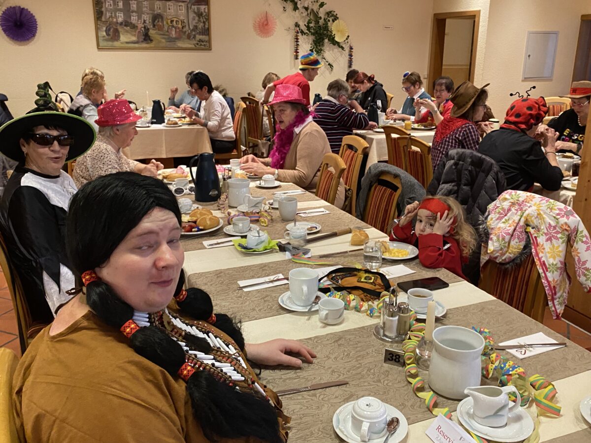Lustiges Frühstück der Landfrauen