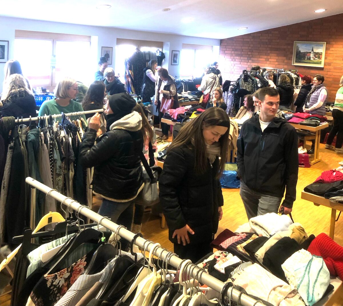 Trotz anfänglicher Flaute: Secondhand-Flohmarkt in Etzenricht ein voller Erfolg