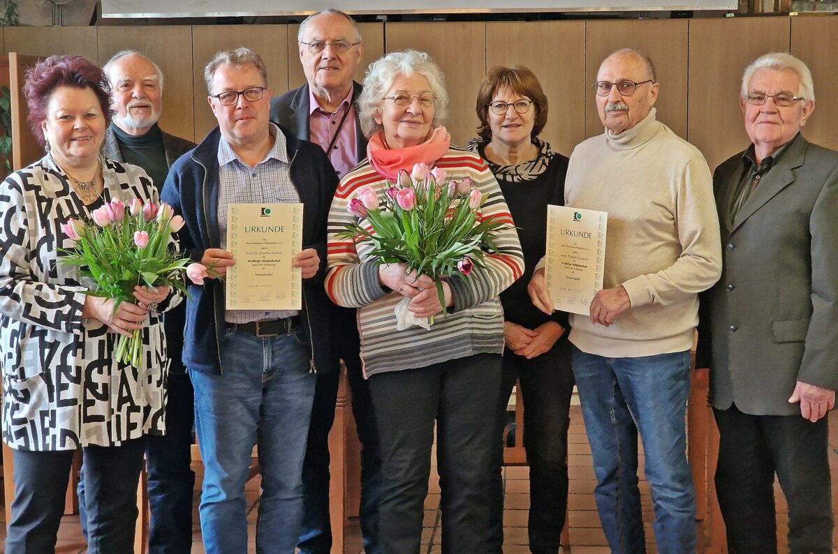 Briefmarkenverein Weiden ehrt treue Mitglieder auf Jahreshauptversammlung