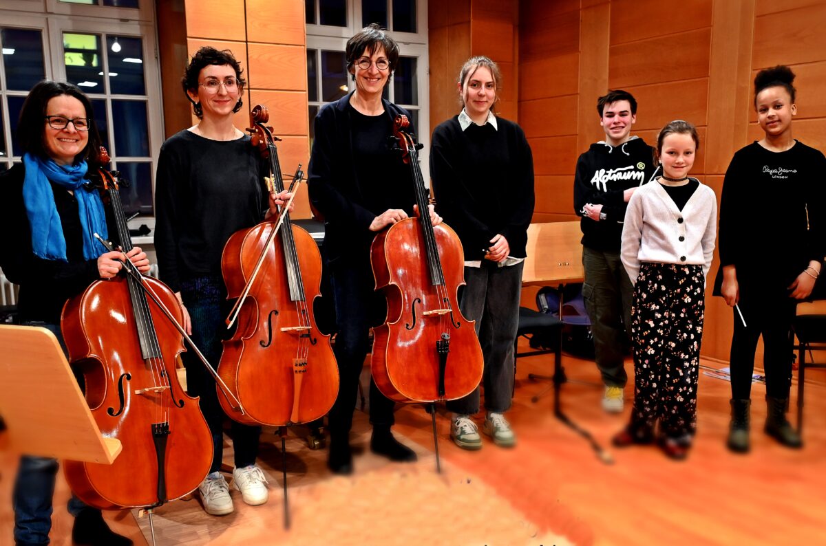 Celloklänge verzaubern das Publikum der Franz-Grothe-Schule in Weiden