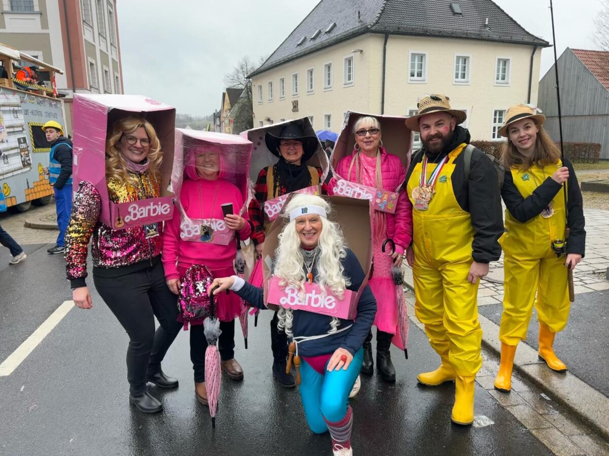 Neustädter Faschingszug 2024: Buntes Treiben und Nieselregen