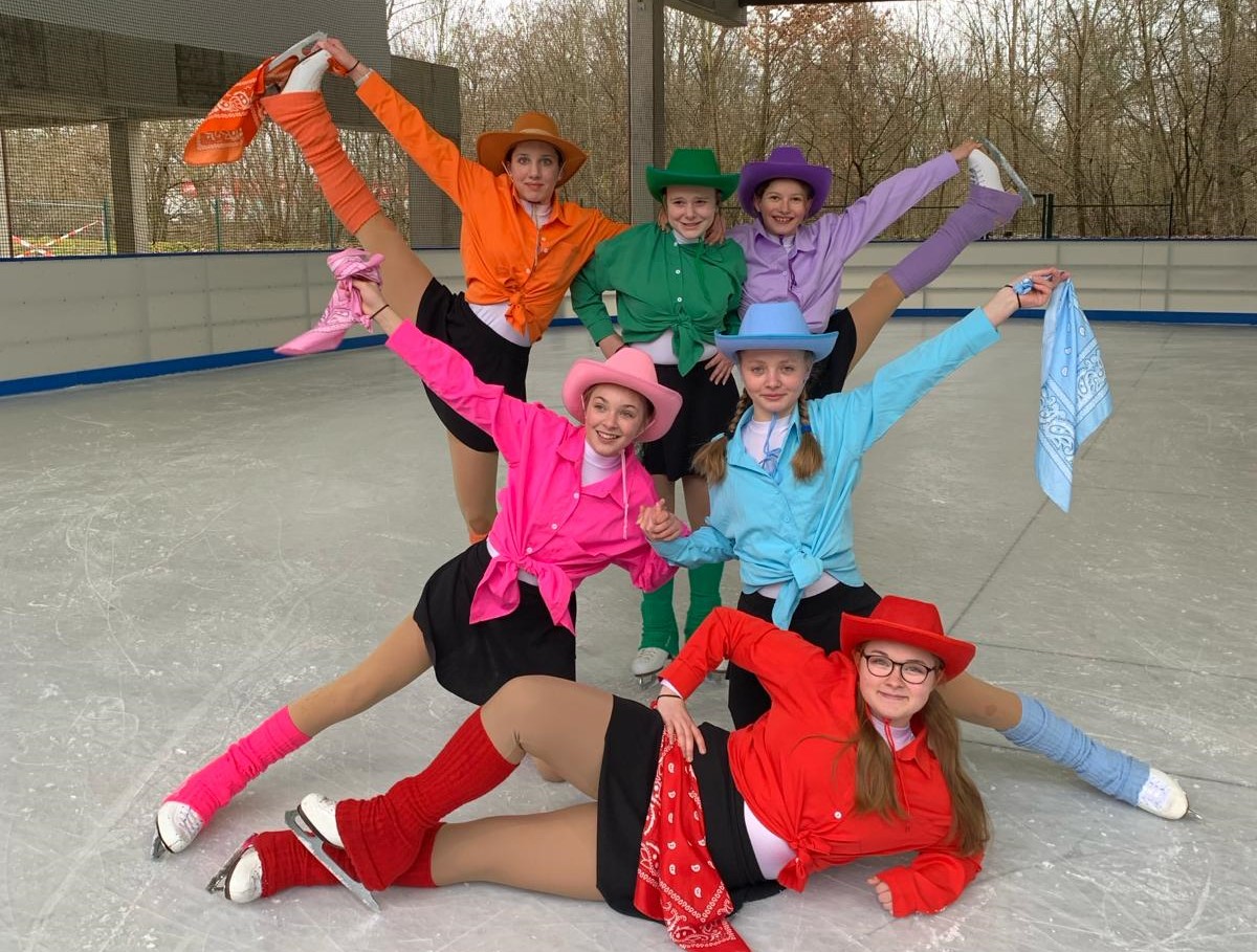 Eiskunstläuferinnen des 1. EV Weiden belohnen sich für das harte Training