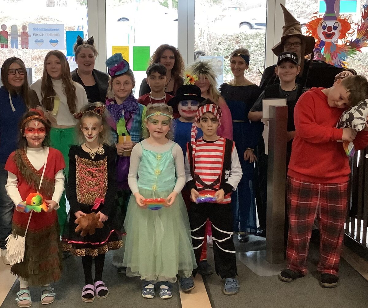 Spiel, Spaß und Polonaise: Grund- und Mittelschule Pressath feiert Fasching