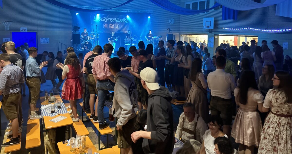 Ausgelassene Stimmung beim Starkbierfest in Immenreuth