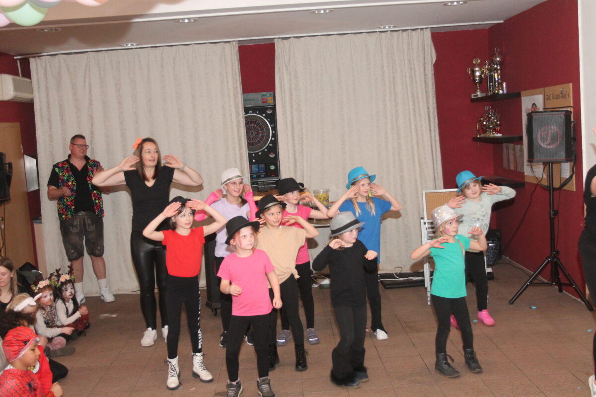 Bombenstimmung bei der Premiere des Kinderfaschings in Waidhaus