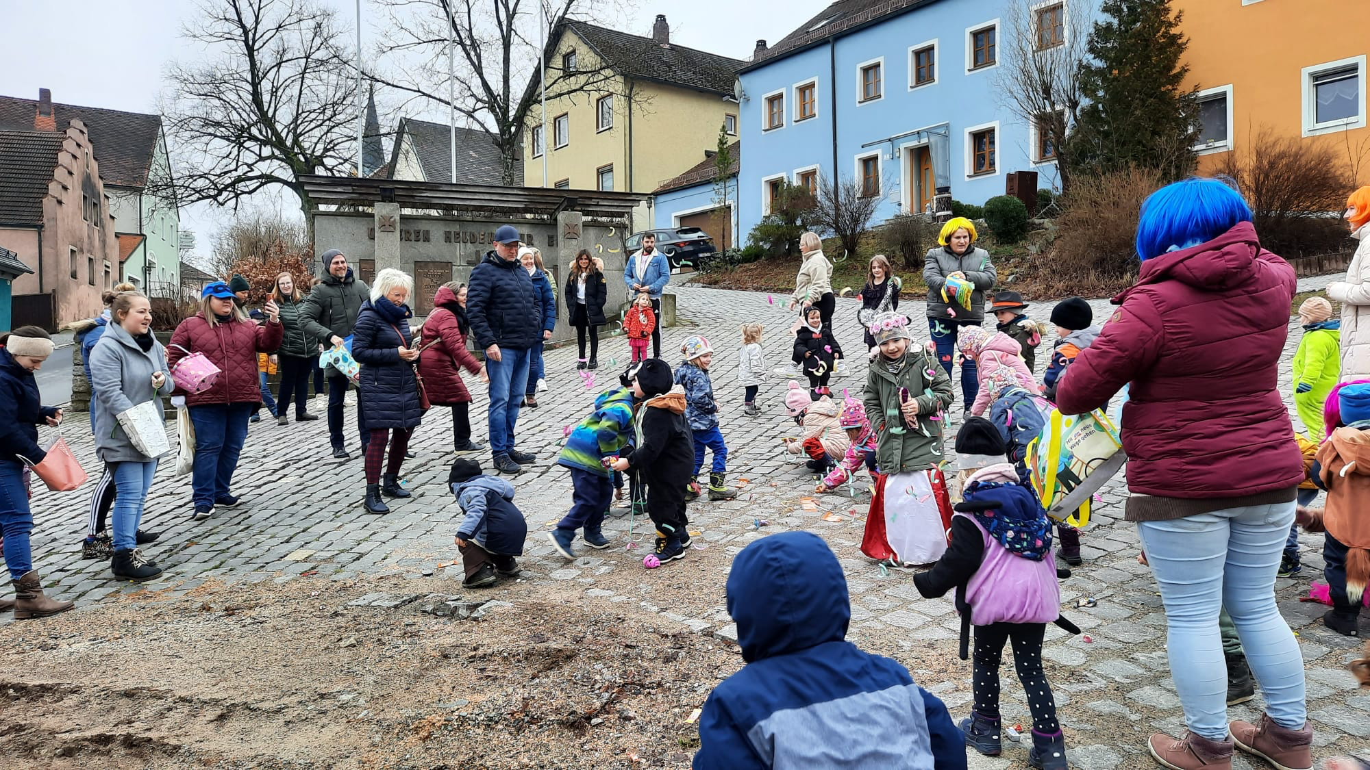 Faschingsstimmung in Leuchtenberg: Kita St. Johannes organisiert Umzug