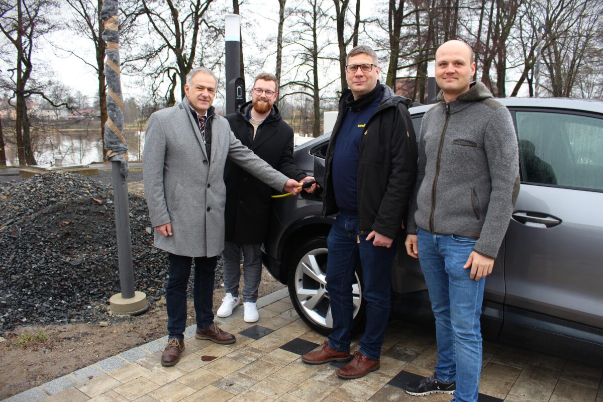 Landkreis eröffnet ersten Tirschenreuther E-Ladepark