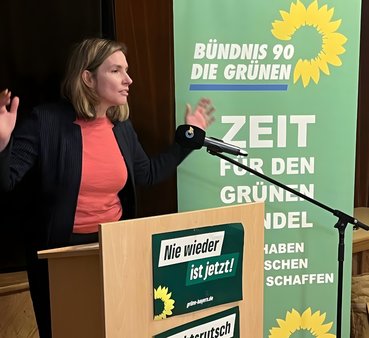 Jetzt ermittelt die Polizei gegen die Blockierer des Grünen-Aschermittwochs