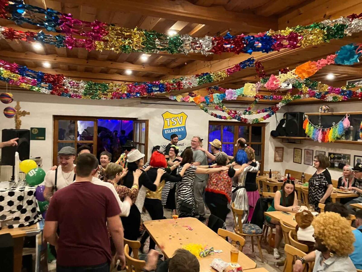 Erfolgreicher Hausfasching des TSV mit toller Musik und vollem Haus