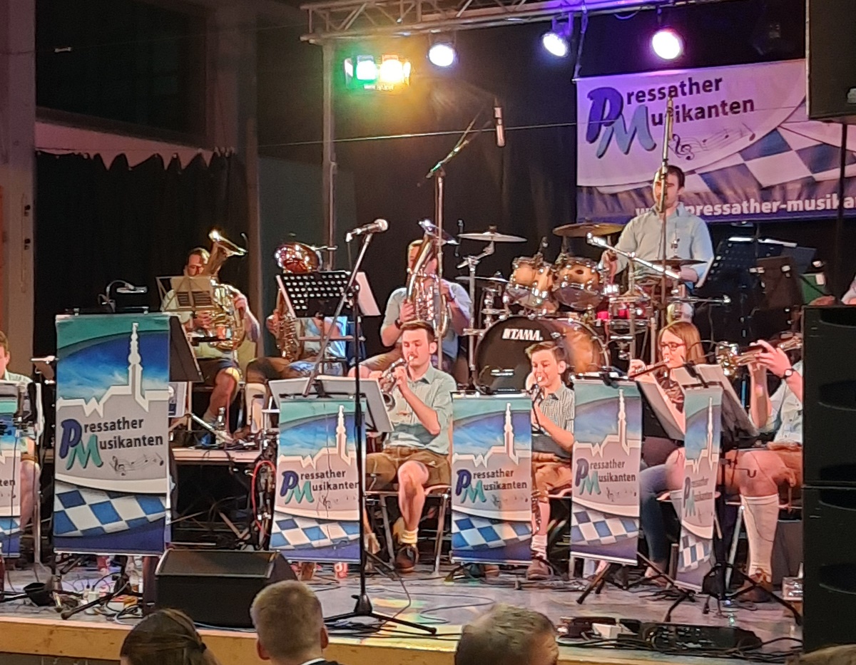 Starkbierzeit in Pressath: Gemütliches Fest mit den Pressather Musikanten
