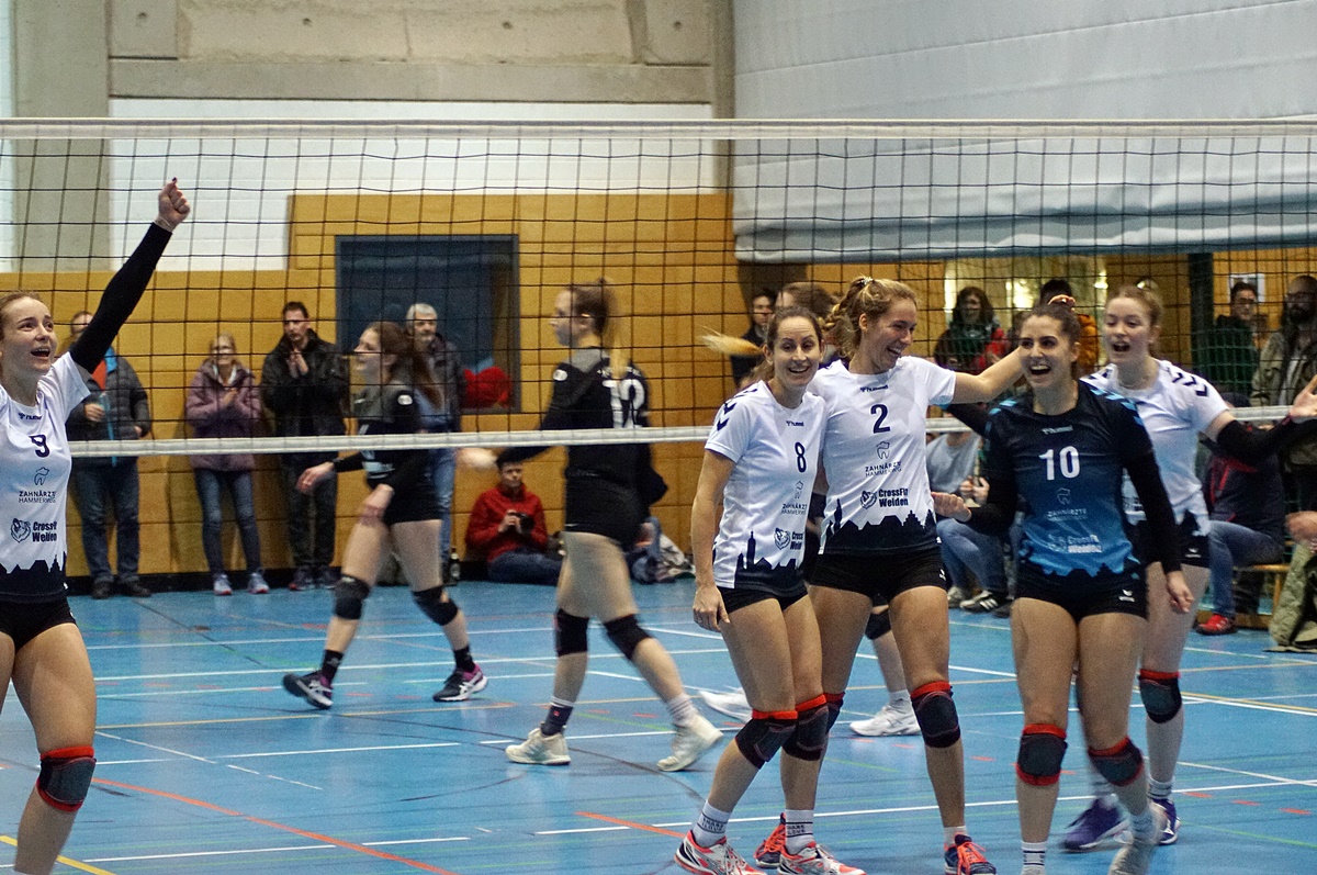 Volleyballerinnen des TB Weiden feiern Derbysieg gegen den TV Vohenstrauß