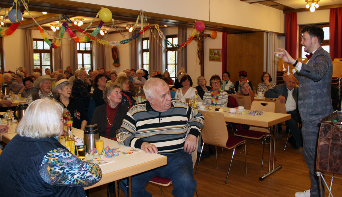 Ein Hauch von Orient und Zauberei beim Seniorenfasching in Kirchenthumbach