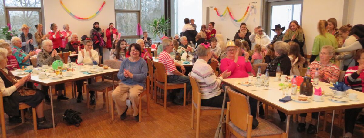 Macarena als Highlight: Faschingstreiben begeistert Senioren in Altenstadt/WN