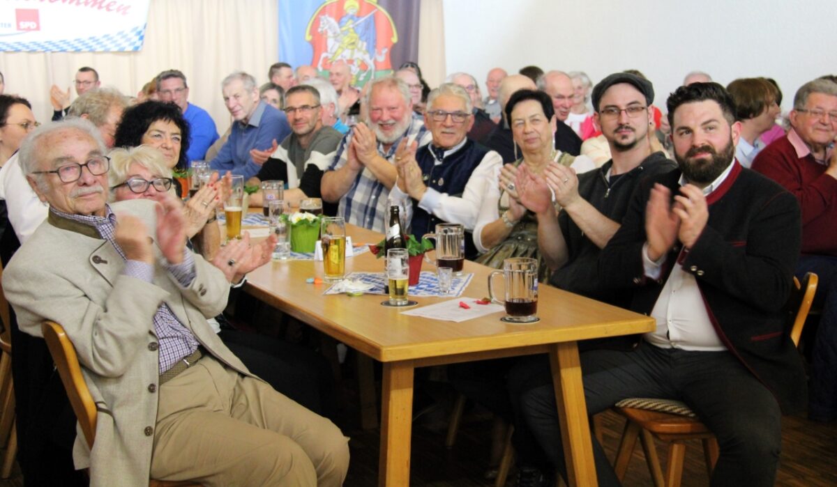 Humorvolles Derblecken beim Starkbierfest der Neustädter SPD