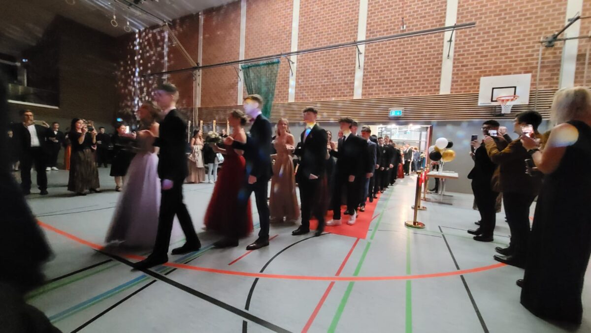 Glamouröser Tanzkurs-Abschlussball der Realschule am Tor zur Oberpfalz